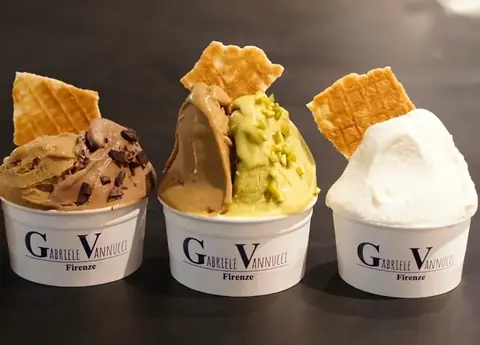 Gelateria Gabriele Vannucci 新宿店のチョコ・ピスタチオ・フィオルディラッテ3種のジェラートの写真
