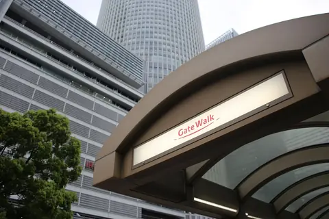 名古屋駅地下街ゲートウォークの出入口にある建物の外観の写真