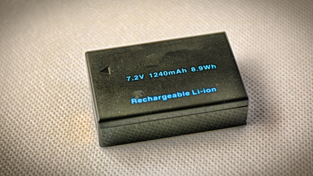 7.2V 1240mAh 8.9Whと書かれたカメラ用のリチウムイオン電池