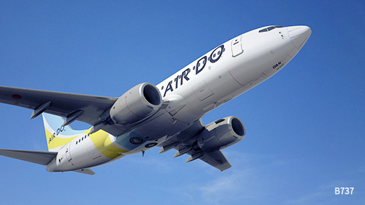 離陸して上昇するAIRDOのボーイング737