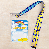 スカイマークのSKYKIDSの首かけカードとストラップ