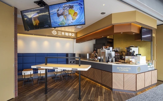 空港のコーヒー店の店内カウンター