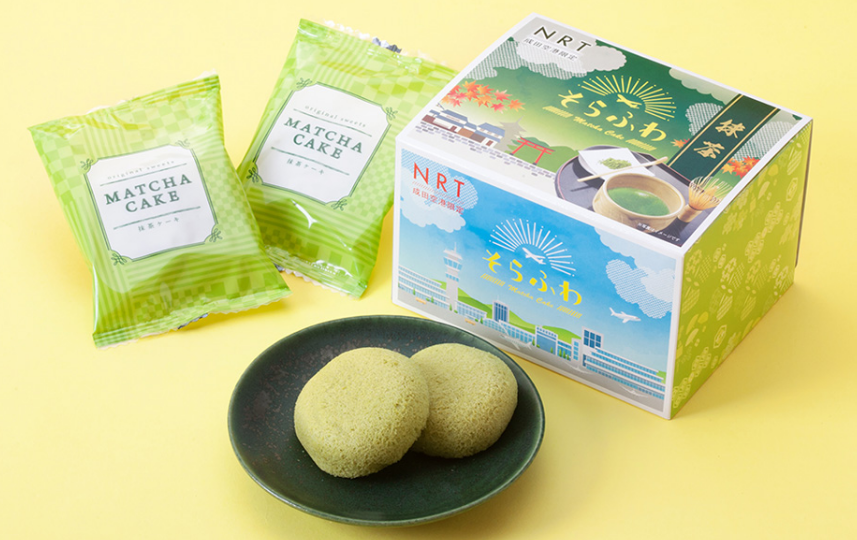 成田空港の抹茶ケーキの箱と個包装の菓子