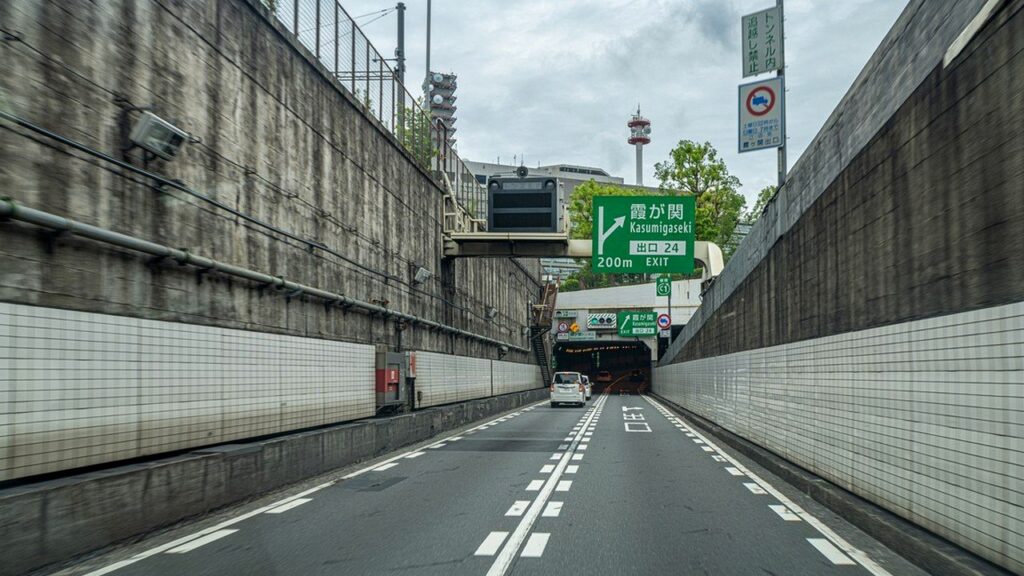 高速道路の料金所(首都高値上げ)