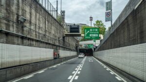 首都高値上げで普通車はいくら？上限2,130円と現金払いの落とし穴