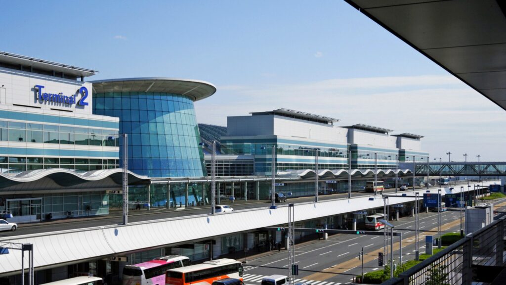 羽田の空港（スカイマーク往復航空券）