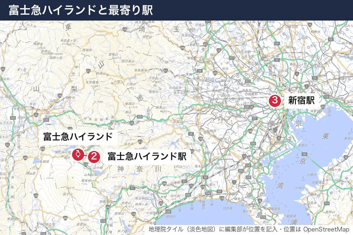 富士急ハイランドと最寄り駅。地図に番号で示した場所は 1. 富士急ハイランド、2. 富士急ハイランド駅、3. 新宿駅