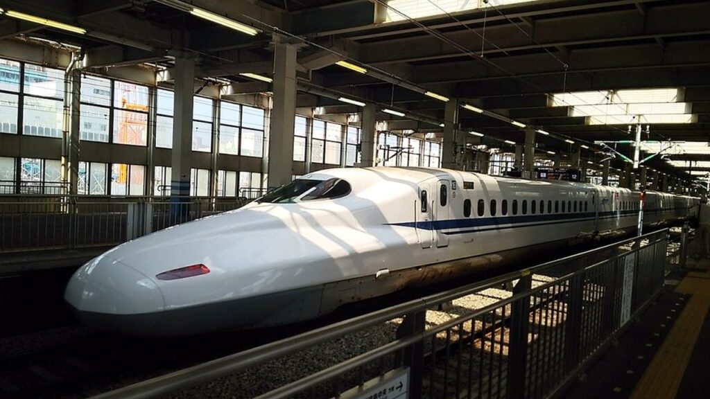 新幹線(広電広島駅)