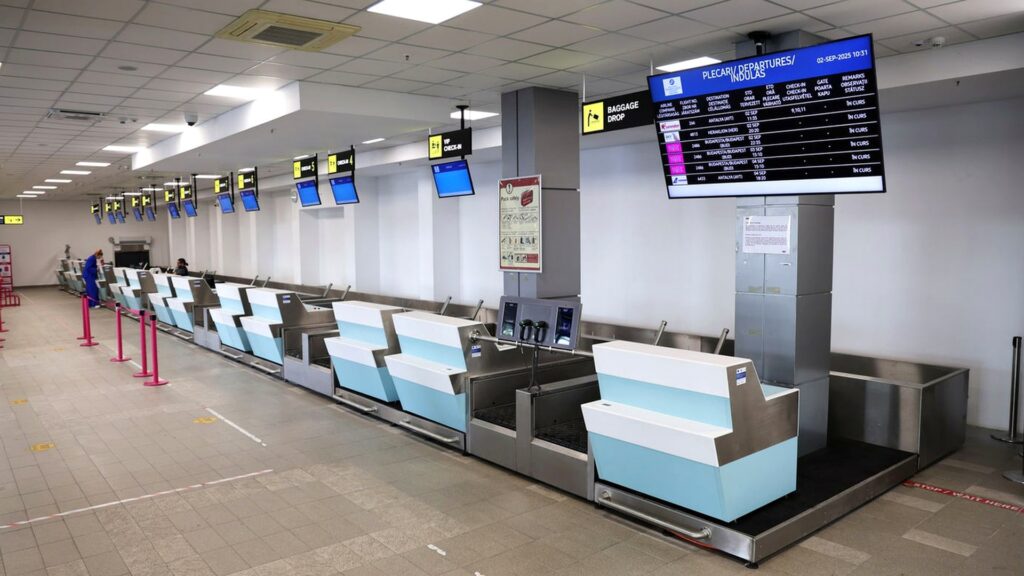 空港のチェックインカウンター（JAL楽パック）