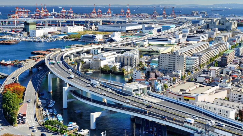 高速道路（横浜横須賀道路通行止め）