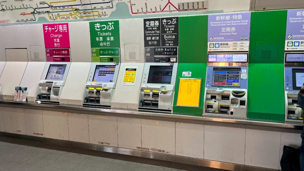 駅のホーム（横須賀線運休）