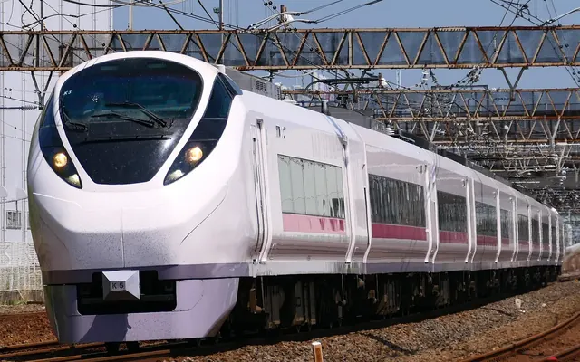 JR常磐線の特急車両K5の写真