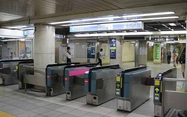 東京メトロ千代田線の改札口の写真